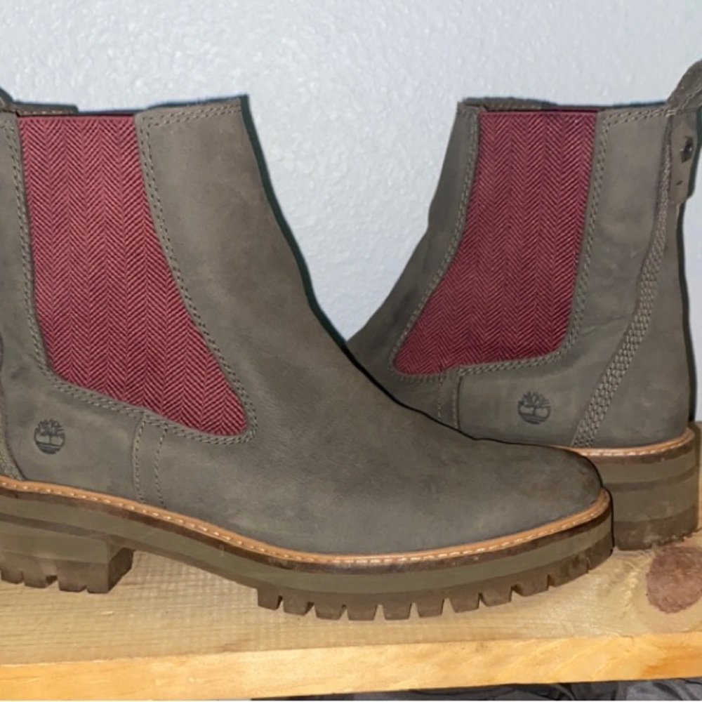 Women's Timberland Courmayeur Valley Chelsea Boots-olive